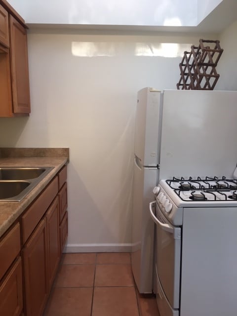 Kitchen - 3226 Montrose Ave