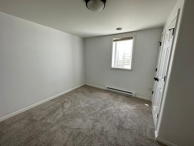 Building Photo - 745 Cathy Dr W