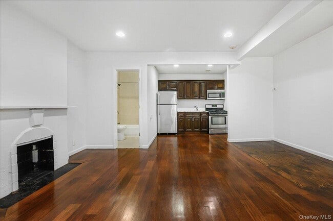 Building Photo - 53 Linden St