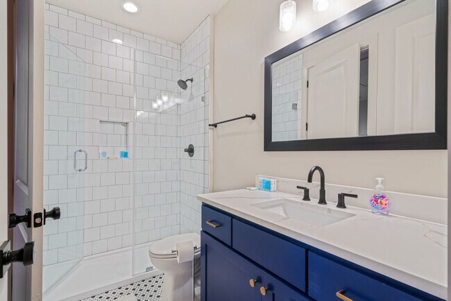 Building Photo - 775 Tanglewood St