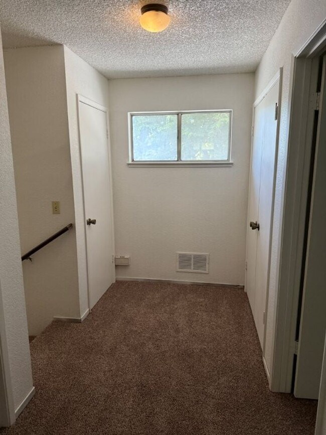 Building Photo - 990/992 JUSTIN DUPLEX
