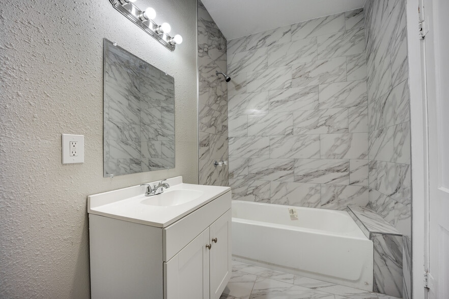 Building Photo - 922 S 23rd St