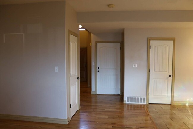 Building Photo - 3 bed 2.5 bath townhome in Salem