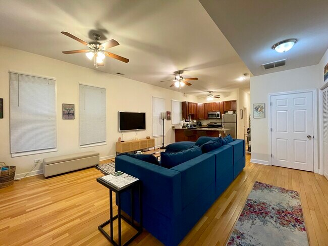 Building Photo - 2620 W Armitage Ave