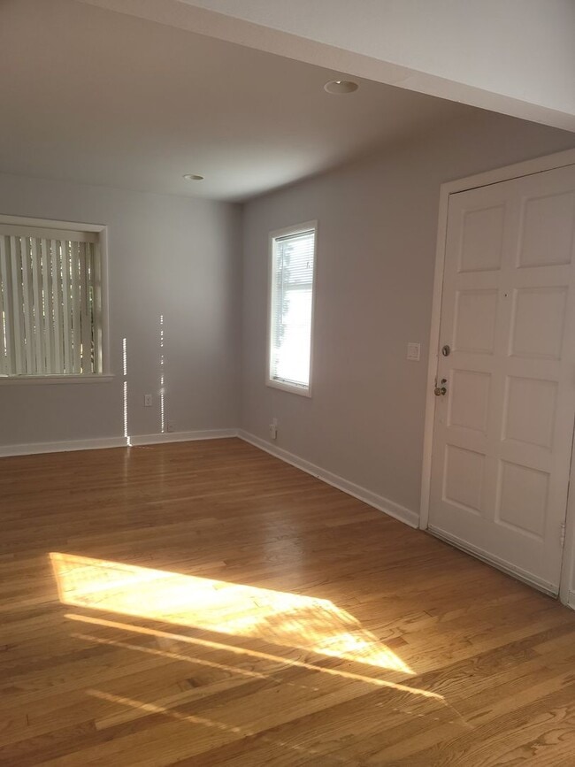 Building Photo - 3416 NE 80th St