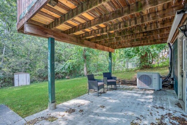 Building Photo - 408 Martin St