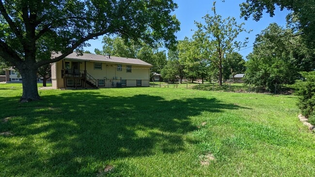 Building Photo - 1832 Ranser Rd