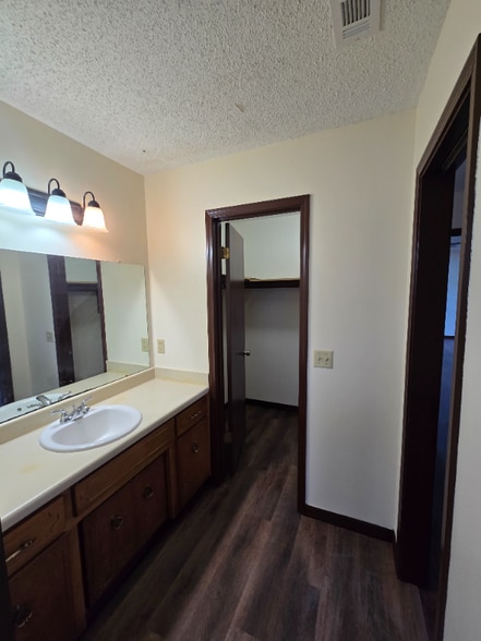 Building Photo - 199 Lakeside Ln