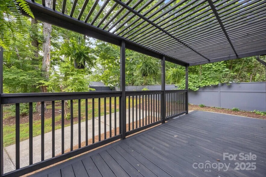 Building Photo - Room in House on Piney Path Rd