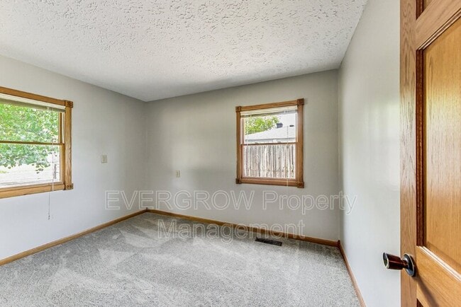 Building Photo - 205 Mooreland Dr