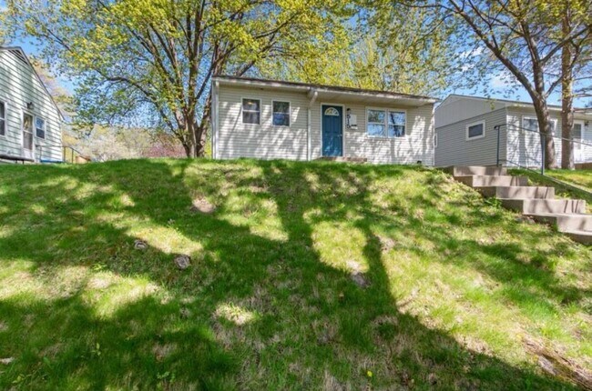 Building Photo - Gorgeous 4BR/2BA Home with Finished Lower ...
