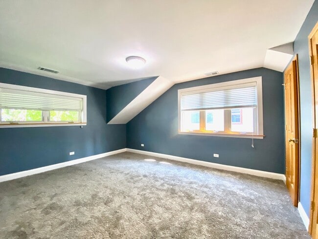 Building Photo - 2736 W Evergreen Avenue C
