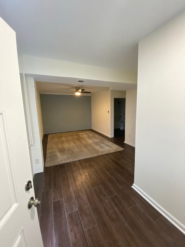 Basement / 4th bedrokm - 114 Woodglen Dr