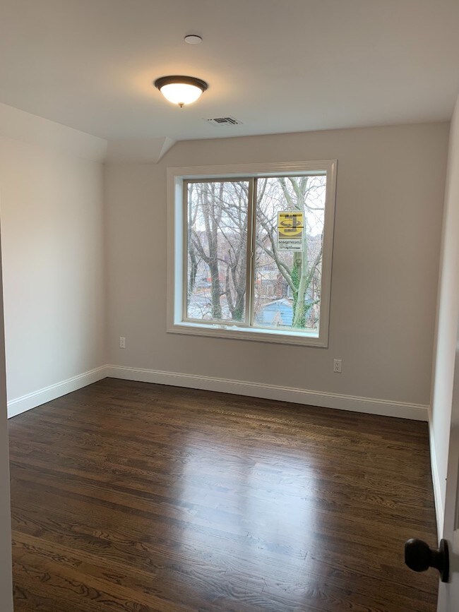 Building Photo - 18 Clinton St