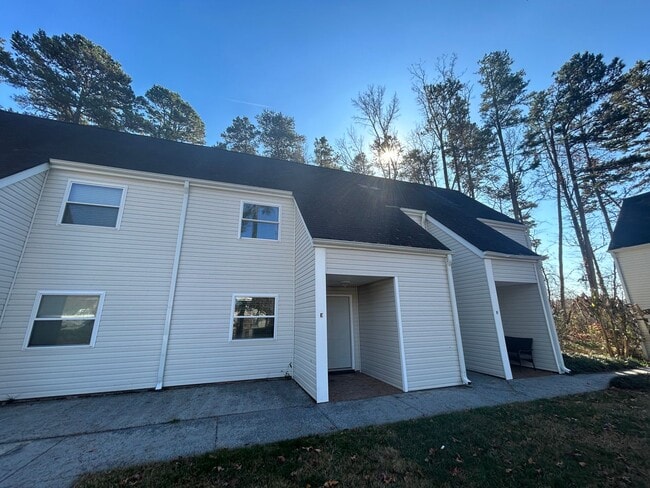 Building Photo - This fully renovated & updated 3 Bedroom a...