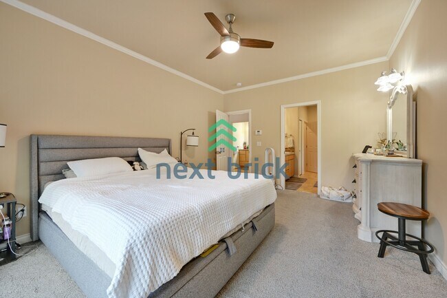 Building Photo - "Spacious 4-Bedroom Retreat with 4.5 Baths in Scenic Snohomish - Your 4400 Sq Ft Haven Awaits!"