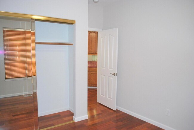 Building Photo - Updated Detached Home in Gated Fleur Du Mo...