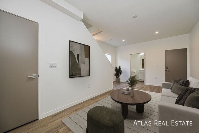 Building Photo - 2640 S Delaware-5