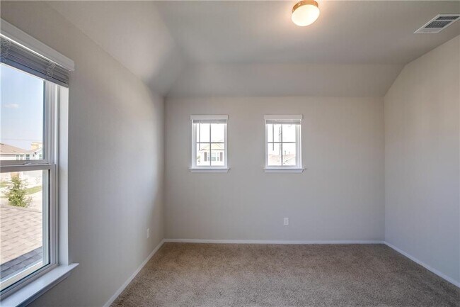 Building Photo - 226 Trailside Ln