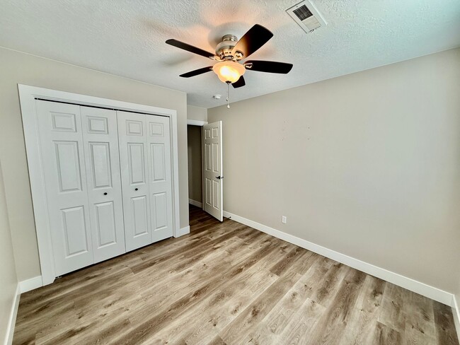 Building Photo - 389 E 500 S