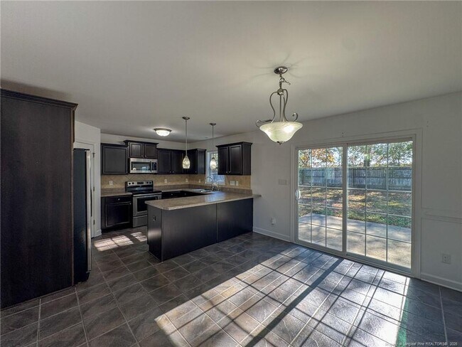 Building Photo - 142 Crestwood Ln