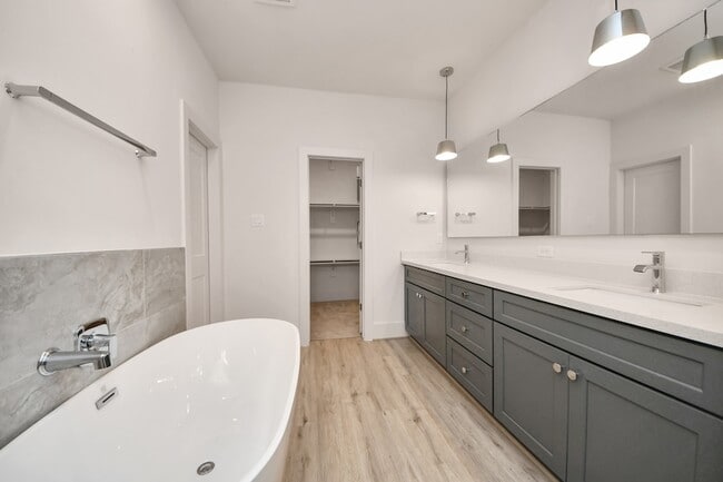 Building Photo - 1044 Homer St