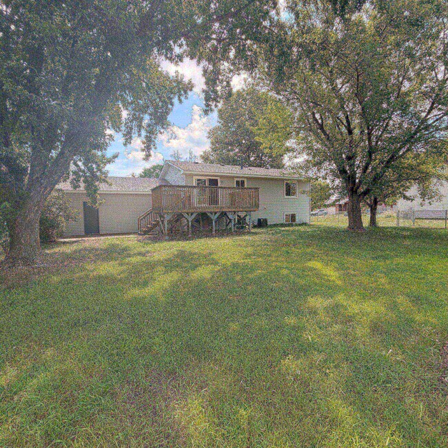 Building Photo - 9755 Nathan Ln N