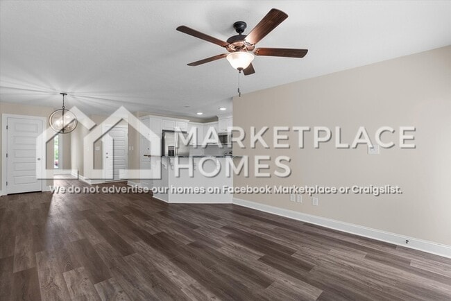 Building Photo - 700 Chatsworth Wy