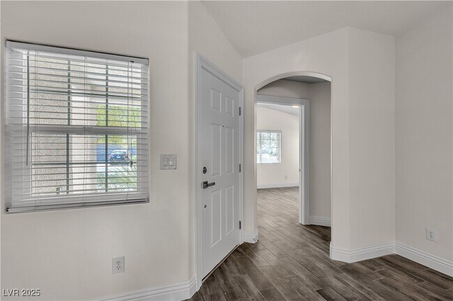 Building Photo - 7820 Milkweed Ct