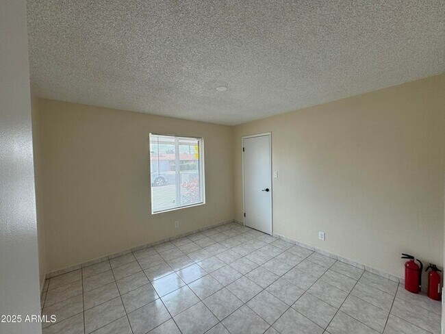 Building Photo - 5502 W Frier Dr