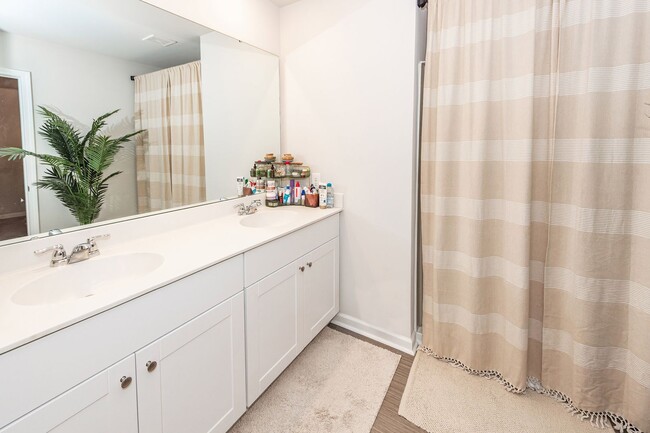 Building Photo - 3 Bedroom 2.5 Bath Single Family Home in W...