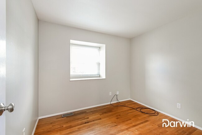 Building Photo - 1517 Springhurst Dr