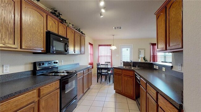 Building Photo - 9948 Southgate Dr