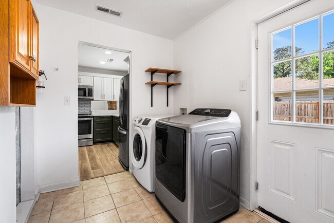 Building Photo - 1724 Placid Ct