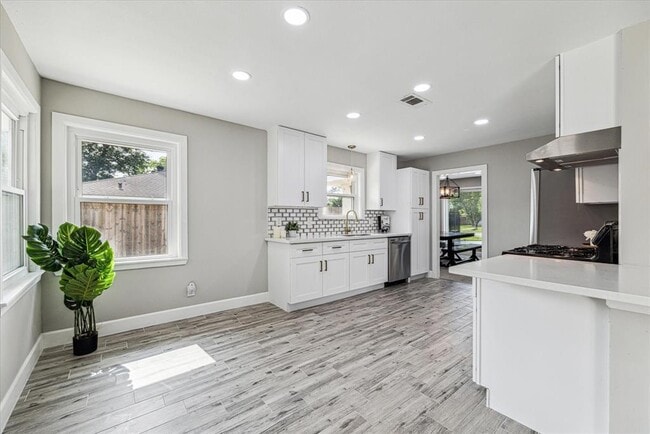Building Photo - 5259 Willowbend Blvd