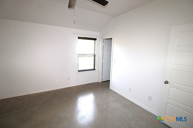 Building Photo - 102 Lost Trl