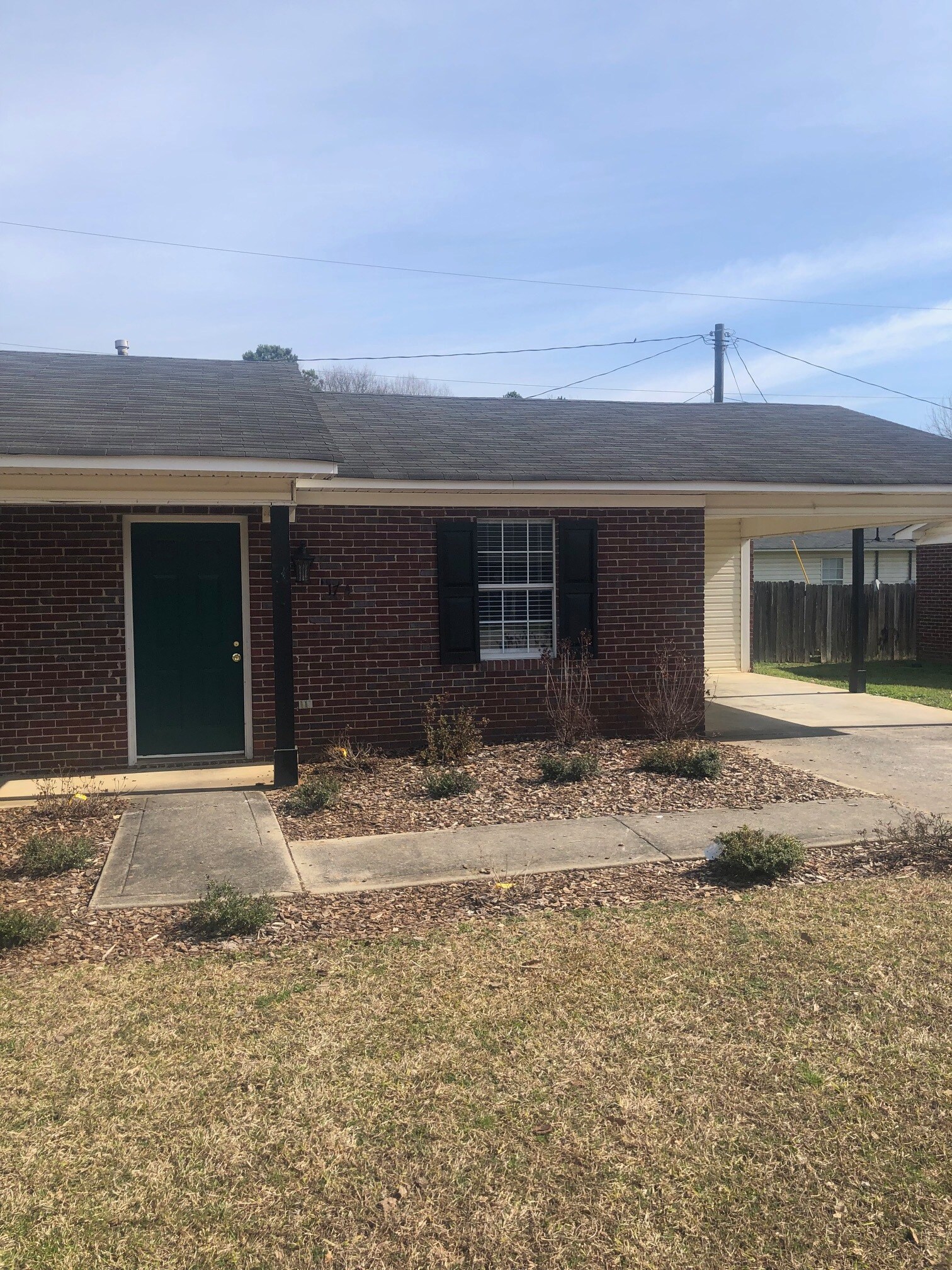 Building Photo - 11 Redwood St NE