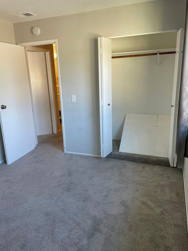 Building Photo - 1061 Mohr Ln