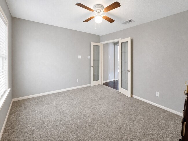 Building Photo - 33039 Lois Ln