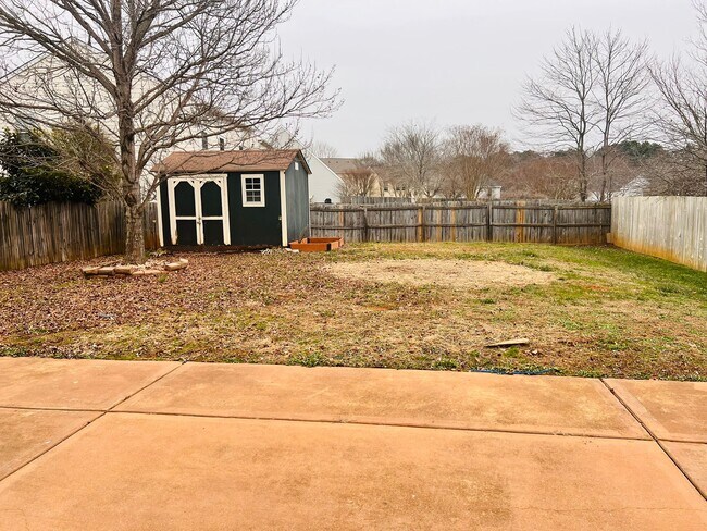 Building Photo - 105 Charing Pl