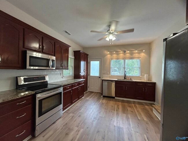 Building Photo - 285 Ruby Dr