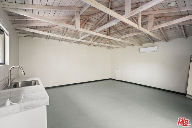 Building Photo - 21273 Entrada Rd