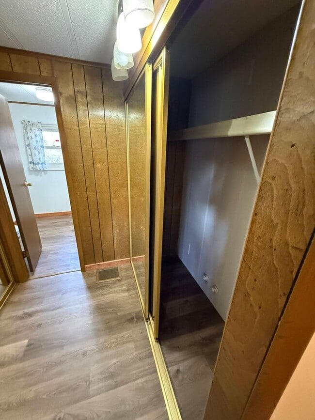 Building Photo - 4 Bed 2 Bath Home with 2 Car Garage, Large Private Fenced Yard. Lander, WY