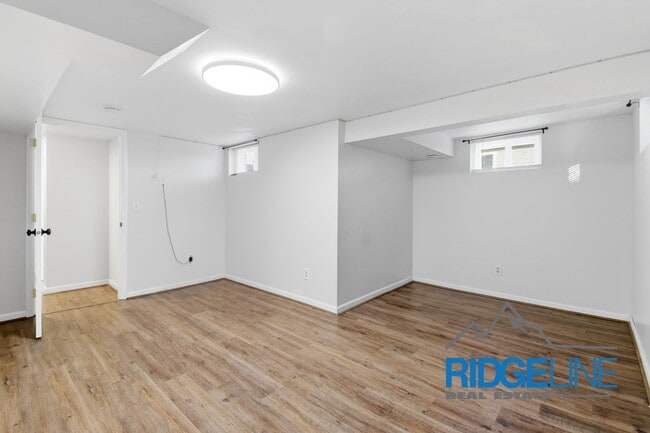 Building Photo - Immaculately Cared for Remodeled East End home