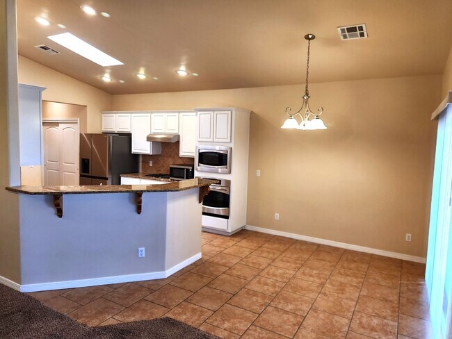 Building Photo - 4215 Franzia Rd