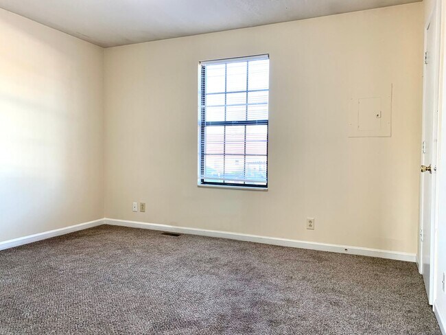 Building Photo - 359 Peabody Dr