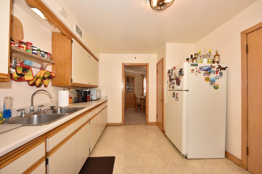 Building Photo - 8823 W Burleigh St
