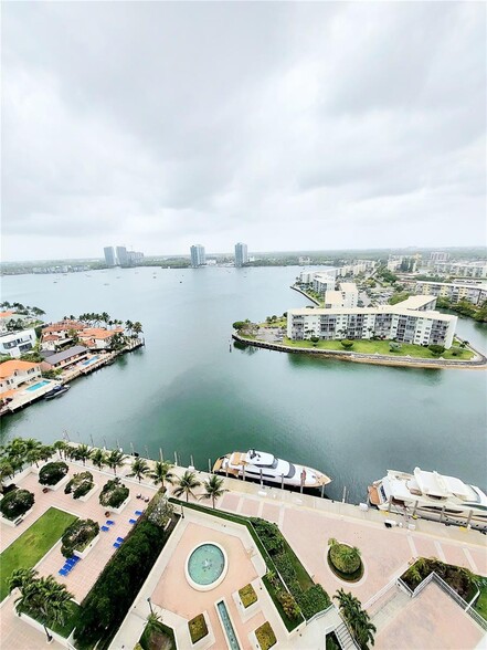 Building Photo - 1000 W Island Blvd