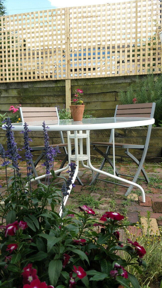 Building Photo - 3234 Dobson St