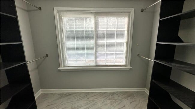 Building Photo - 1770 Springview Rd NW